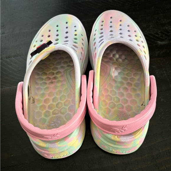 Crocs size 10/11 girls - Picture 2 of 5